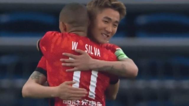 成都3-2十人新鹏城，韦世豪双响+绝杀，周定洋攻破旧主球门