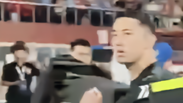 媒体人质疑裁判黄翼：摸着良心说，是不是骂街了？