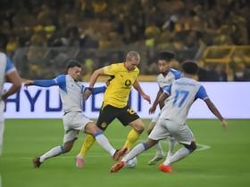 半场战报：多特0-0比利亚雷亚尔，卡雷察斯伤退，布坎南造险