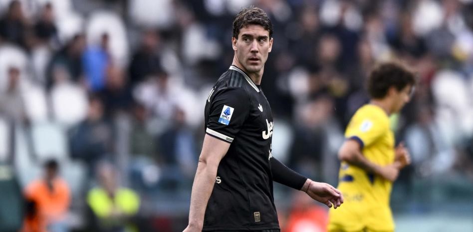 世体：弗拉霍维奇再次向巴萨示好，认为自己的特点可接替莱万