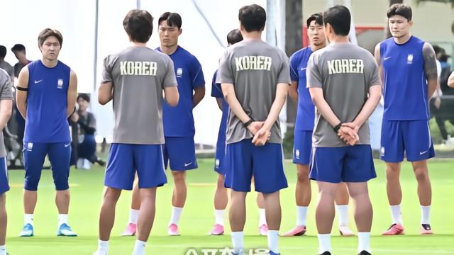 韩国队官员：球队在晚餐时观看乌兹比赛，出局后他们很沮丧