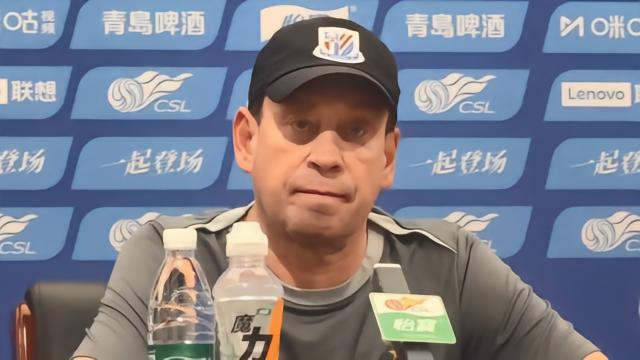 斯卢茨基：金顺凯伤势比较严重，初步诊断为肋骨骨折