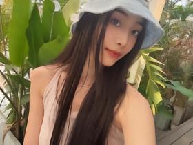 跳高美女胡麟鹏北海赏春，红唇吊带可爱中带着小性感