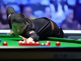 斯诺克英格兰赛：丁俊晖4-2休吉尔，袁思俊、周跃龙晋级