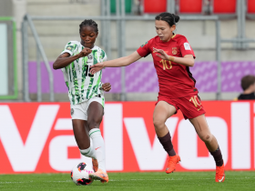 半场：U20中国女足0-0尼日利亚，李晨语中框，刘晨扑救建功