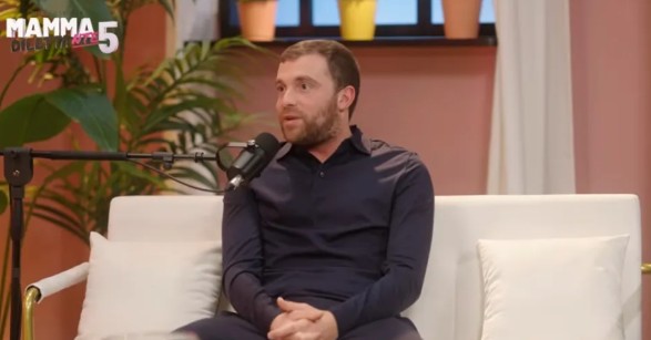 罗马诺：找女友比涨1000万粉难；雷吉隆转会打断了我和前任亲热