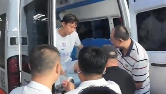 申花后卫金顺凯肋骨骨折，记者：通常来讲康复期大约3个月