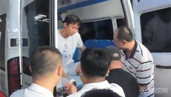 申花后卫金顺凯肋骨骨折，记者：通常来讲康复期大约3个月