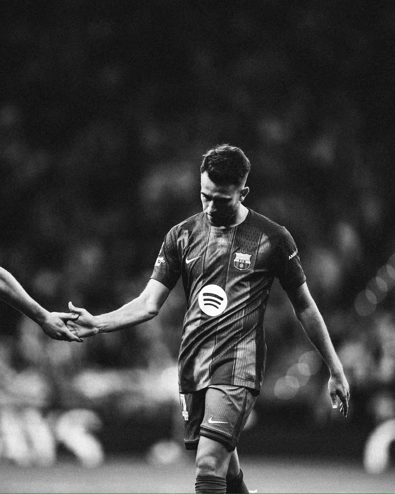 埃里克-加西亚社媒鼓励球队：我们会一次次尝试，直到捧起欧冠