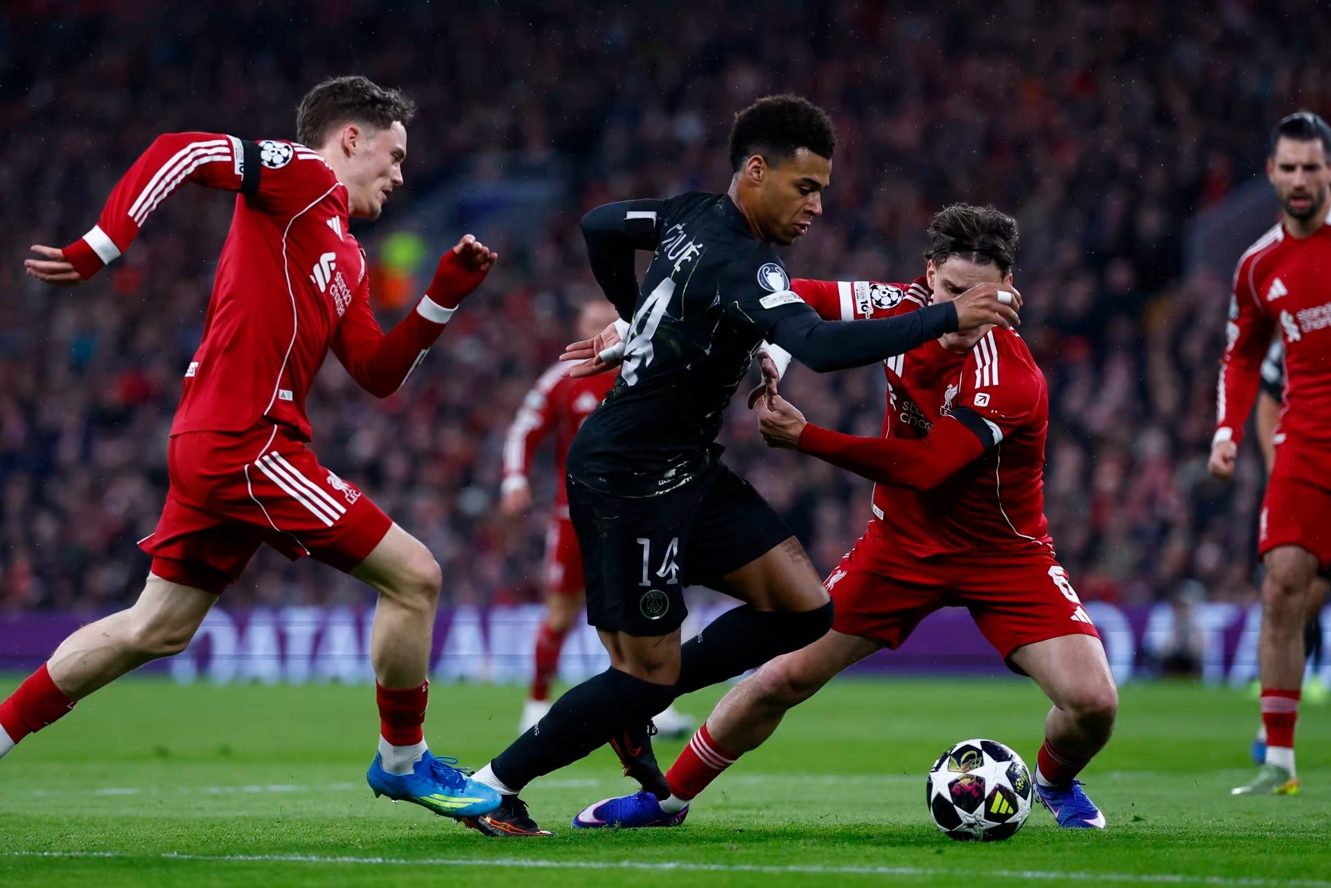 巴黎官方：杜埃将在未来两天接受治疗，门德斯右大腿轻微不适