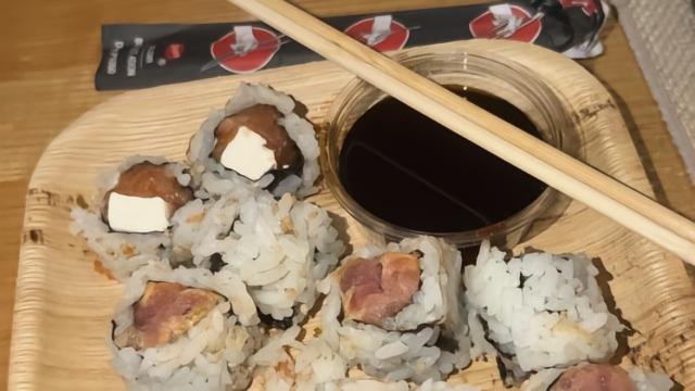 场外也“吃定”你，帕奎塔在战胜日本后晒出享用寿司的照片