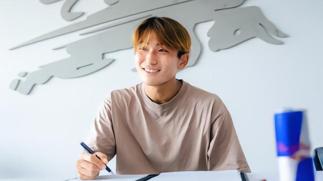 官方：莱比锡签下22岁日本中场山本樱大，球员被外租至RB大宫