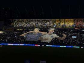 今日津门虎赛前展示三面看台TIFO，主角为基莱斯与哈达斯
