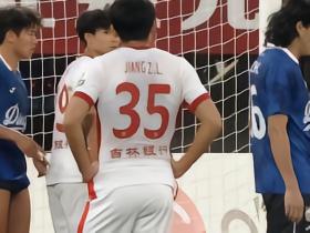 半场战报：长春亚泰0-0定南赣联，江子磊伤退