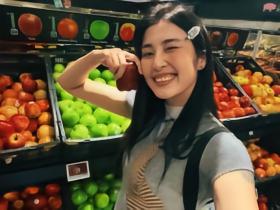 活力满满，赵丽娜在墨西哥的超市里拍出多巴胺写真