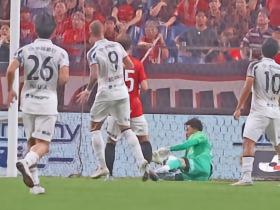 日媒：福井首发失误，浦和1-2冈山三连胜中断