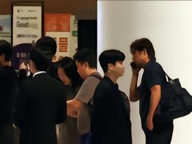 韩足晚报（26.7.3）洪明甫连夜逃回洛杉矶逃避审查