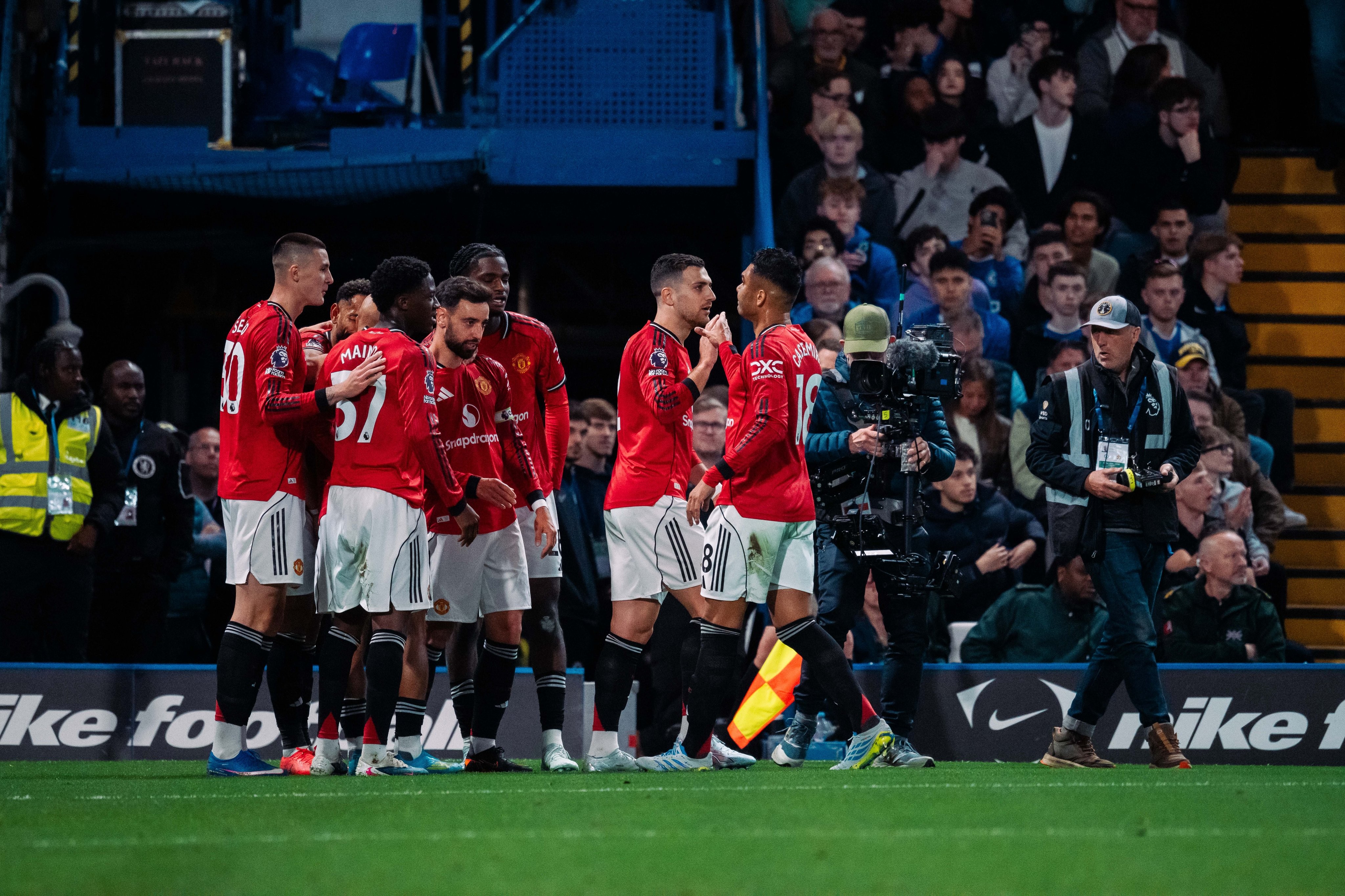 早报：都是中途换帅，差距咋就这么大？