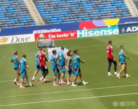 每体：亚马尔、波罗、拉波尔特缺席今日合练，都在单独训练