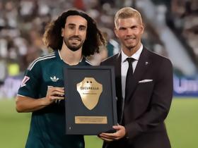 埃尔切向库库赠送纪念牌，致敬其随西班牙夺得2026世界杯