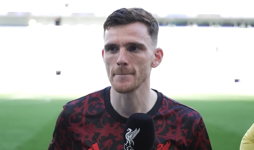 罗伯逊：我经常拿伍德曼开玩笑，他性格很好总是陪在大家身边