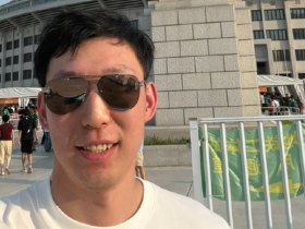 支持同城球队，周琦晒工体照：三里屯国安打卡！