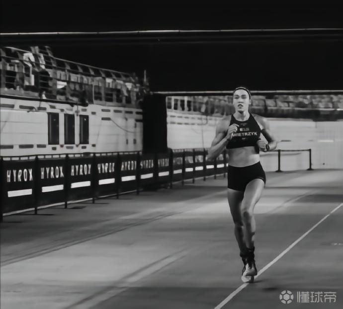 HYROX失禁女选手致歉:追溯性地退出该场比赛,并放弃积分