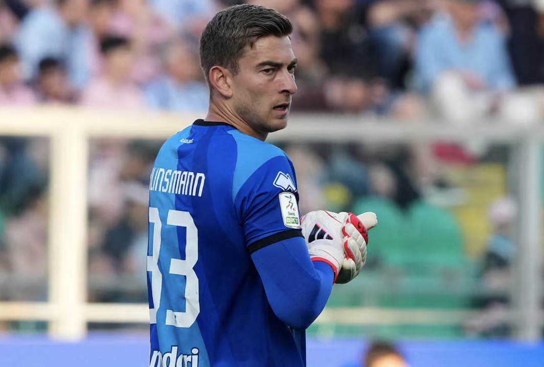 小克林斯曼在意乙比赛时和对手相撞遭颈椎骨折，赛季提前报销