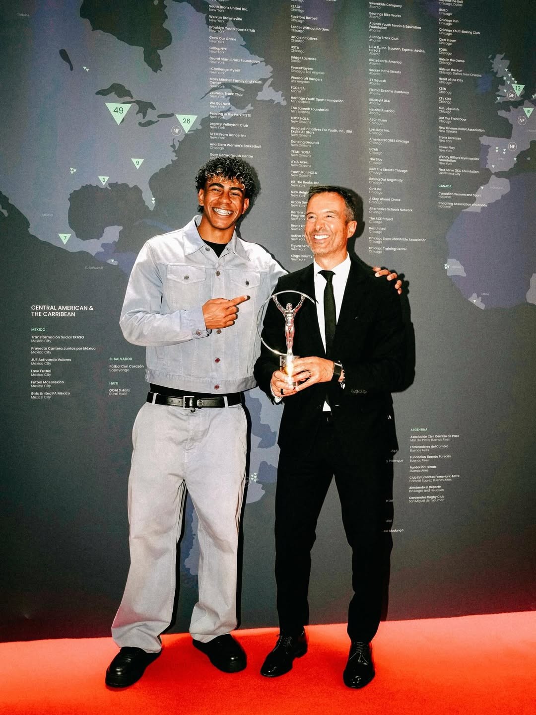 劳伦斯颁奖礼后亚马尔更新社媒，撤下詹姆斯照片暂未设置新头像