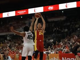 半场战报：中国男篮30-49日本，李弘权6分6板