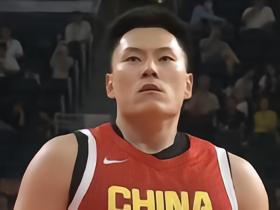 拼劲十足，李弘权全场抢下13篮板，包括4个前场篮板