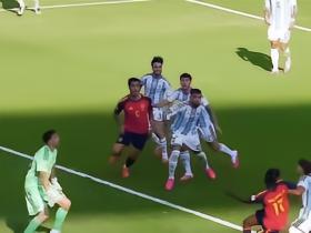 世界杯决赛亚马尔带走两人，梅里诺吸引三人防守，费兰绝杀