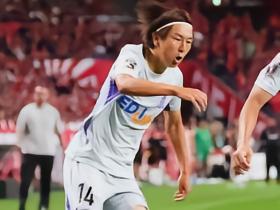 日媒：广岛三箭松本泰志右膝重撞，担架离场