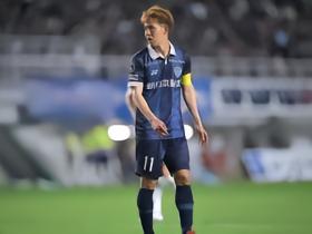 日媒：福冈黄蜂半场两人染红