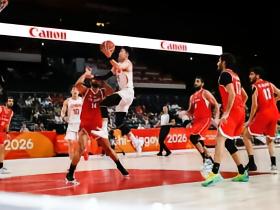半场战报：中国男篮31-29领先伊朗，庞峥麟11分，焦泊乔4分6板