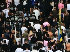米体：尤文球迷为马佐拉默哀时背对球场，或遭看台处罚