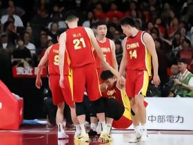 记者：中国男篮今日启程回国，队伍在回国后将原地解散