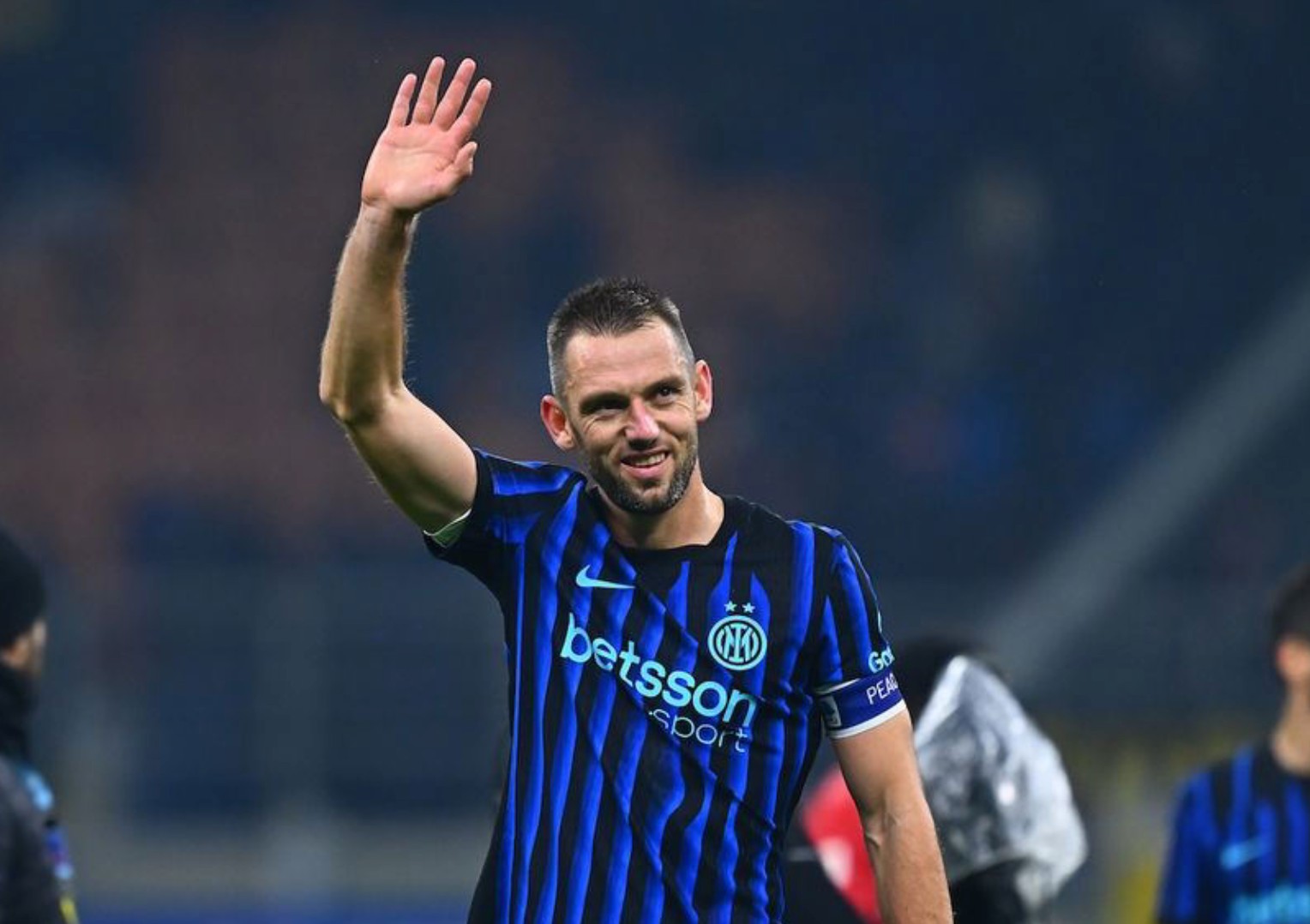 米体：马库斯-图拉姆准备留队；德弗赖降薪至200万欧可能续约