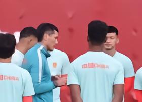 邵佳一：黄晟豪是很有希望的一个球员，我们也想看一看他