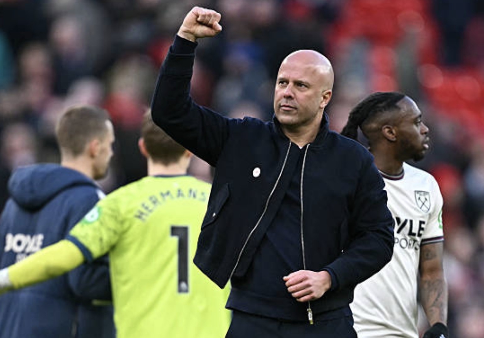 邮报：利物浦高层继续力挺斯洛特，本赛季有诸多客观不利因素