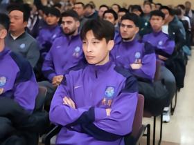 记者顾颖：国足球员巴顿训练中拉伤，已离队2天