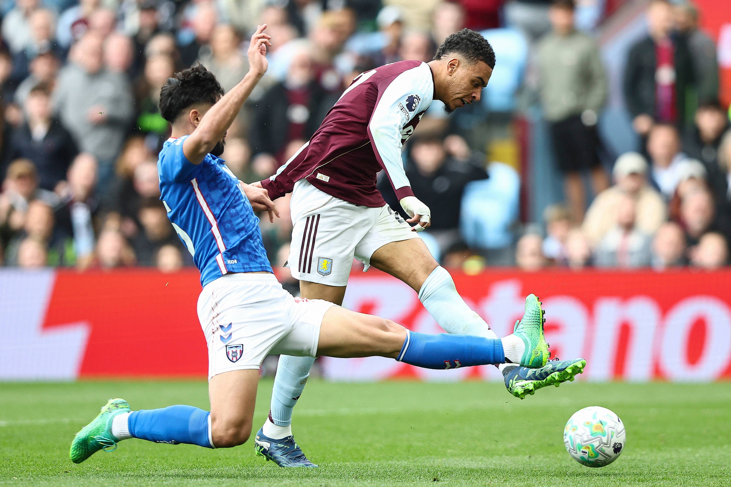 桑德兰捍卫主场，诺丁汉森里拉响降级警报