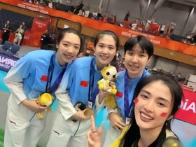 赵丽娜现场见证中国女排夺冠：相信中国女排！相信中国女人！