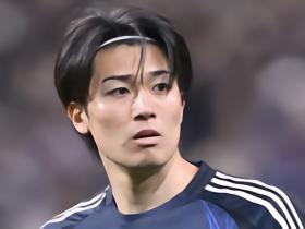 日媒：中村敬斗与中野就斗训练后亲切互动
