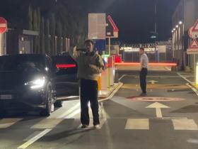 现身米兰时装周，柯蒂斯-琼斯：我现在更爱意大利