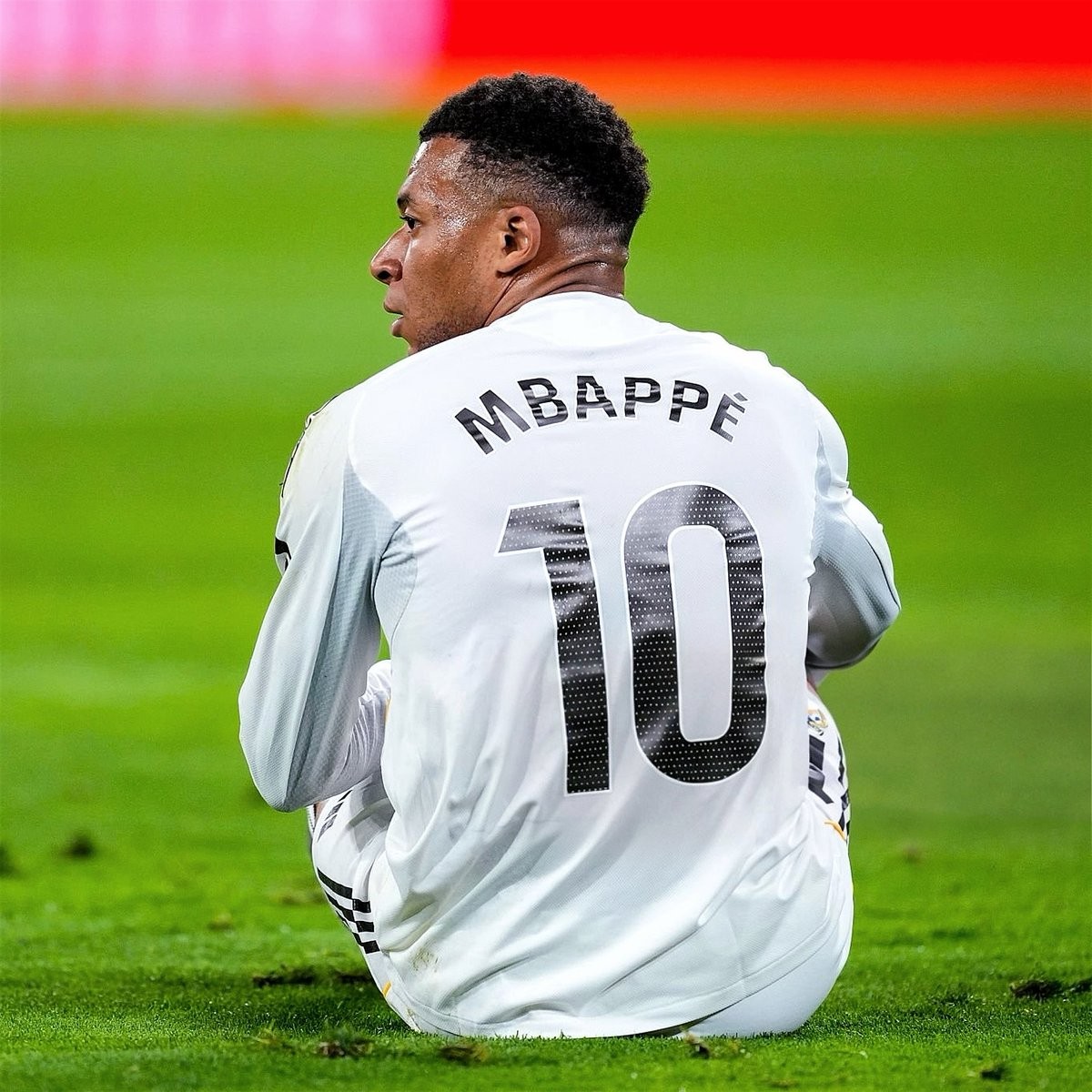 出场81分钟被换下，记者：姆巴佩左腿坐骨肌超负荷