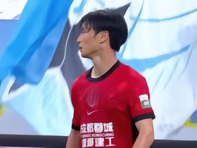 杨明洋：我没有唯一的偶像，很欣赏小白、哈维、魔笛、佩德里