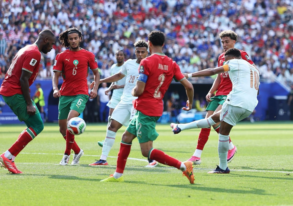 热议法国2-0摩洛哥：战术严谨的比赛还得靠球星，摩洛哥正面防守不行