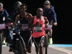 见证历史！伦敦马拉松萨维1:59:30夺冠，人类马拉松正式破2