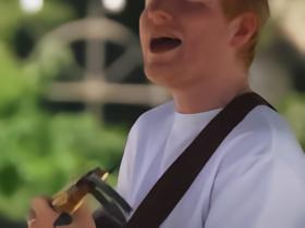 邮报：英格兰全队在驻地看艾德-希兰演出，球员反应冷淡